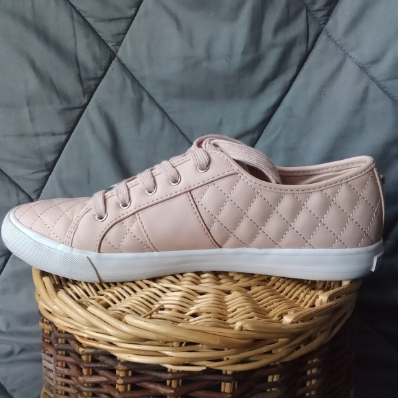 Women's G By Guess Quilted Dusty Rose Faux Leather Lace Up Sneakers Pink & White - Picture 7 of 16